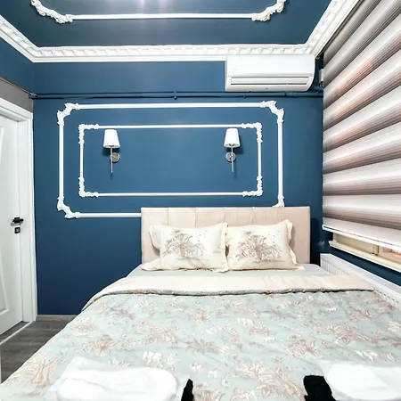 Blue White House Daire *