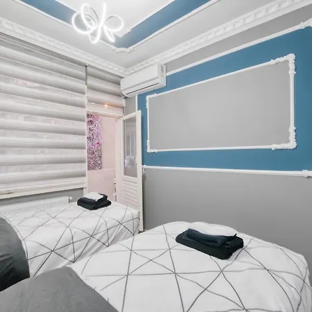 Blue White House Istanboel