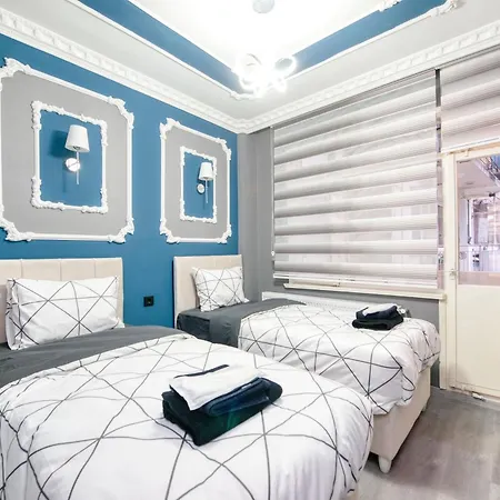 Blue White House Istanboel